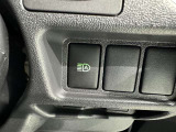 オートマチックハイビームとは、先行車や対向車のライトを認識し、ハイビームとロービームを自動で切り替える機能です。夜道の視界を確保します。詳細は販売店スタッフまでおたずねください。