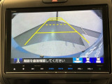 リバースギアに入れるだけで後方の表示へ切り替わります。夜間や雨の日の駐車も楽になりますよ。