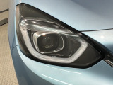 LEDヘッドライトは、点灯の瞬間から最大光量を発揮し、突然暗くなるトンネルなどでの安定感を高めます。