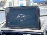 【マツダコネクトナビ】車内の雰囲気にマッチした一体型タイプのナビ。各種車輌設定やBluetooth再生等、様々な機能が楽しめます。直感的なダイヤル操作が可能で、使い勝手も良好です。