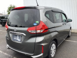 コンビネーションランプを高い位置に配置、後続車に見やすいデザインで安全にも配慮。