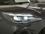 LEDヘッドライトです。デザイン性がよくとても明るいので、夜間の走行や悪天候でも安心です。しかも長寿命!