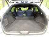 【パワーバックドア】スマートキーや運転席のボタンを押すだけでリアゲートが自動で開閉します!荷物を持っている時や、高い位置にあるバックドアを閉める際に便利な機能です♪