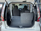 シートバックが分割で倒せます。ちょっと工夫で便利に使える空間になりますよ