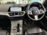 コックピットは、BMWらしくセンター・コンソールがドライバーに向けて傾けられた設計になっています。