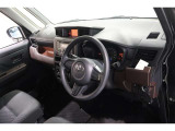運転席周りは遊びにも通勤にも普段のお買い物にもピッタリ。日々のドライブに居心地のよいレイアウトです。