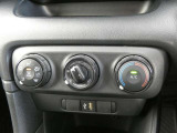 マニュアルエアコン装着です。夏は、快適に、冬でも車内の曇りを取ってくれるので安全です。