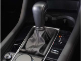 【シフトレバー】シフトもとても操作しやすいデザインになっております。運転する人の事を第一に考えた操作性の高い仕様です。