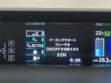 リヤクロストフィックアラート(RCTA)は、後方から接近する車両をレーダーで検知し、ドアミラー内のインジケーター点滅とブザーによりお知らせし、衝突被害の軽減をサポートします。