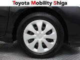 シンプルなデザインの純正ホイールキャップです。落ち着いたデザインですので車体と一体感があります。