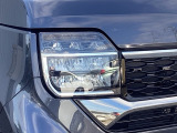 明るくて長寿命のLEDヘッドライト採用