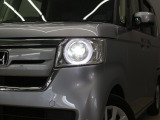 【LEDヘッドライト】悪天候や夜間走行時も良好な視界を確保し安心して運転できる高輝度LEDヘッドライトを装備!点灯速度が早く、消費電力も抑えられています!!