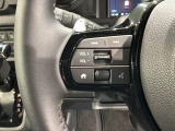 ステアリングにオーディオ操作スイッチが付いています。オーディオ画面に直接タッチしなくても操作が出来ますので、運転に集中できます。