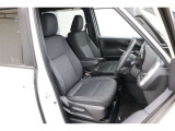 ■車内クリーニング■専門スタッフが見えないところまで徹底洗浄!車内のニオイもリフレッシュ!目に見えないところまで美しくがモットーです。だから、当店の中古車は内装にも自信があります!