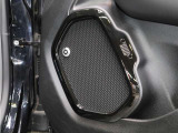 Beats Audioスピーカー、専用ファブリックシート、運転席電動ランバサポート、グロスブラックインテリアアクセント)