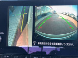 左サイドカメラとフロントカメラ運転席から死角となりやすい車両左前部分や前方部分もバッチリ見えます♪