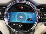 純正ナビです。とても使いやすく、Bluetooth&USBオーディオインターフェイスで、電話も音楽も楽しめます。