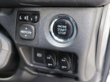 プッシュスタートスマートエントリー、自動ドアの開閉操作は運転席から可能です