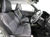 ゆったり室内で運転もしやすいです♪使い勝手の良い配置も考えられています!!