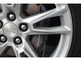 フロントには純正ブレンボブレーキキャリパーを装着。『CAMARO』の車名入りとなります。