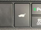 【パワーバックドア】スマートキーや運転席のボタンを押すだけでリアゲートが自動で開閉します!荷物を持っている時や、高い位置にあるバックドアを閉める際に便利な機能です♪