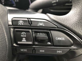 アダプティブクルーズコントロール機能付きです。走行中に先行車の様子を検知しながら、設定した車速の範囲内で先行車との距離のキープを支援します。詳細は販売店スタッフまでおたずねください。