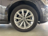 205/55R16インチタイヤにLounge専用のアルミホイールを装置しております。
