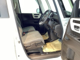 シートはフィット性も良く、楽な運転姿勢を保てます。