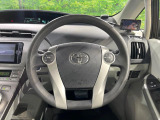 インテリアに合わせたデザインのステアリングは、運転される方のことも考え、運転しやすい形状、大きさです。是非一度、実際に触ってお確かめください。