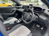 運転中の視線移動を抑えるレイアウトの「iCockpit」。
