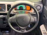 インテリアに合わせたデザインのステアリングは、運転される方のことも考え、運転しやすい形状、大きさです。是非一度、実際に触ってお確かめください。