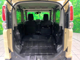 積み下ろしのしやすいデッキにはたっぷりと荷物を積み込んでいただけます。遊びから仕事まで、様々なシーンで頼れます♪