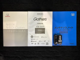 スマートキーは鍵をバッグに入れたままでもドアロックの開閉やエンジンのON・OFFができます。夜間や雨の日も鍵を探さなくて良いので便利です。