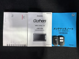 スマートキーは鍵をバッグに入れたままでもドアロックの開閉やエンジンのON・OFFができます。夜間や雨の日も鍵を探さなくて良いので便利です。