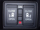 運転席からもスライドドアをボタン操作でスピーディーに開閉できます!またスマートキーでも操作できるので便利です。