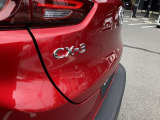 扱いやすい小型SUVのCX-3です。綺麗な赤が映えます。