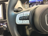 ステアリングにオーディオ操作スイッチが付いています。オーディオ画面に直接タッチしなくても操作が出来ますので、運転に集中できます。
