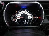 とっても見やすいメーターです。夜間時はラグジュアリーな気分にさせてくれる照明が魅力ですので、夜のドライブも楽しみになりますよ♪