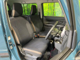 運転席まわりには十分なスペースがあり、大柄な方でもゆったり運転していただける環境です。