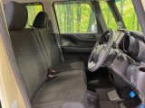 運転席シート廻りは使用感も少なく、良好な状態となっています。前オーナー様が丁寧に使っていたことがよくわかりますね。