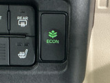 【eコンスイッチ】低燃費運転をサポートするECONモード。スイッチをONすると、エンジンやトランスミッション、A/Cなどを協調制御し、燃費の向上に貢献。エコドライブの効果を高めます。