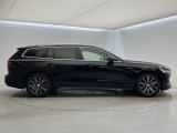 購入後は全国のVOLVO正規ディーラーにてアフターサービスをお受けいただけます。定期点検サービス、延長保証などの有料サービスも手厚くご用意しておりますので、ご不安事はお気軽にご相談下さい。