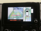 パノラミックビューモニター搭載。カメラで車両周囲の状況を映し出すため、狭い場所での駐車などに役立ちます。