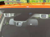 【アイサイトVer3】前方の車両等を検知し、衝突しそうな時は警報で注意を促し、ブレーキを踏む力をサポート。ブレーキを踏めなかった場合は衝突被害軽減ブレーキが作動、衝突回避をサポートします。