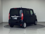 バックカメラが付いているのでバックでの車庫入れも安心です。