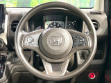 インテリアに合わせたデザインのステアリングは、運転される方のことも考え、運転しやすい形状、大きさです。是非一度、実際に触ってお確かめください。