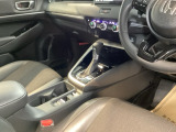 運転席周辺のスマートなレイアウトが、操作のしやすさを実現。快適なドライブをサポートします。