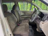運転席シート廻りは使用感も少なく、良好な状態となっています。前オーナー様が丁寧に使っていたことがよくわかりますね。