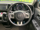 【ステアリングスイッチ】運転中、前方から目線をそらすことなく、オーディオ等の操作が可能な便利機能!安心&快適なドライブを演出してくれます♪