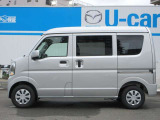 純正ホイールカバーで全体的にデザインがまとまっています。車も人も、オシャレはまずは足元からですね。